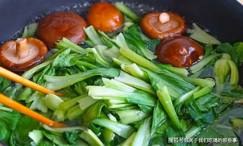 這4種蔬菜必須焯過水才能吃,今天才知道原因,看後趕快告訴家人