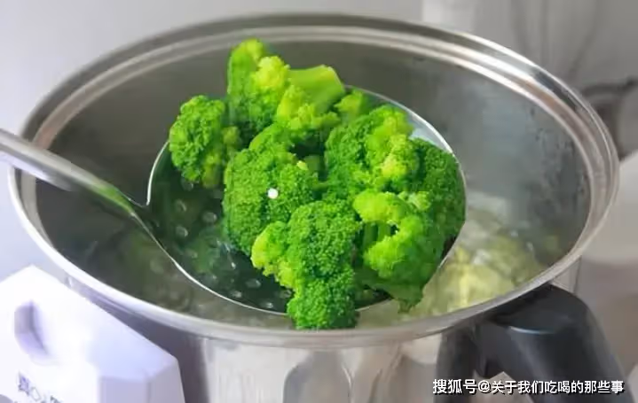 這4種蔬菜必須焯過水才能吃,今天才知道原因,看後趕快告訴家人