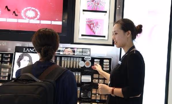 時尚店櫃姐最討厭的3類顧客,櫃姐私下透露:看著就很老「土」