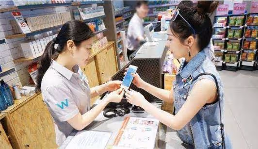 時尚店櫃姐最討厭的3類顧客,櫃姐私下透露:看著就很老「土」