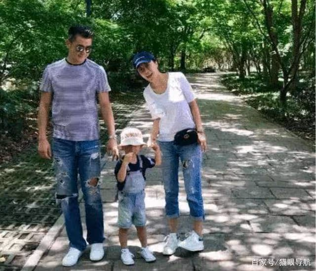 他娶比自己大6歲的妻子,為陪妻兒停工了2年,後靠實力翻紅