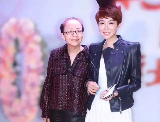 左小青問金晨:為啥和姚兒姜妍旅遊踏青不叫我?金晨反應讓人笑翻