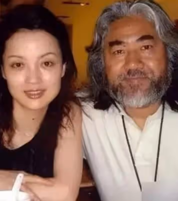 72歲名導有喜了!小31歲老婆「甜蜜懷上第三胎」 遭質疑「爸爸另有其人」他鬆口了