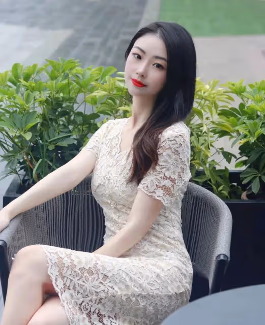 春日綻放,穿上裙裝,與美好不期而遇