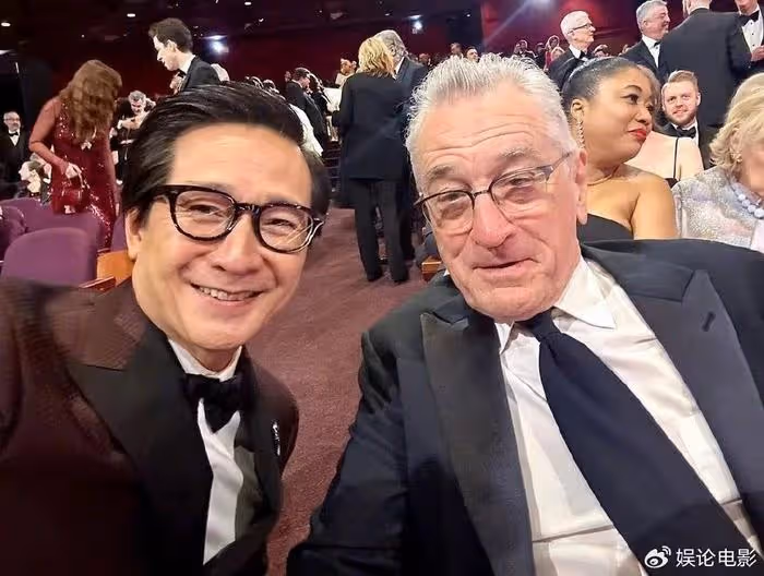 關繼威懶理被歧視爭議，狂曬與好萊塢大佬們的合影，秒變合影達人