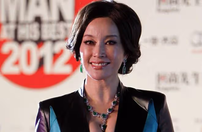劉曉慶73歲仍似少女，自律生活揭秘，網友：這才是真凍齡女神！