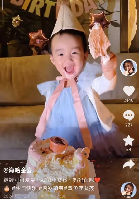 李亞鵬幼女滿2歲，夏夏大口吃蛋糕萌態百出，越長越像爸爸超可愛