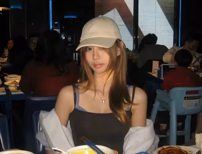 鍾麗緹小女兒近照，14歲考拉穿辣妹弔帶衫，染髮化妝精緻不輸媽媽