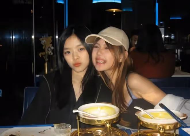 鍾麗緹小女兒近照，14歲考拉穿辣妹弔帶衫，染髮化妝精緻不輸媽媽