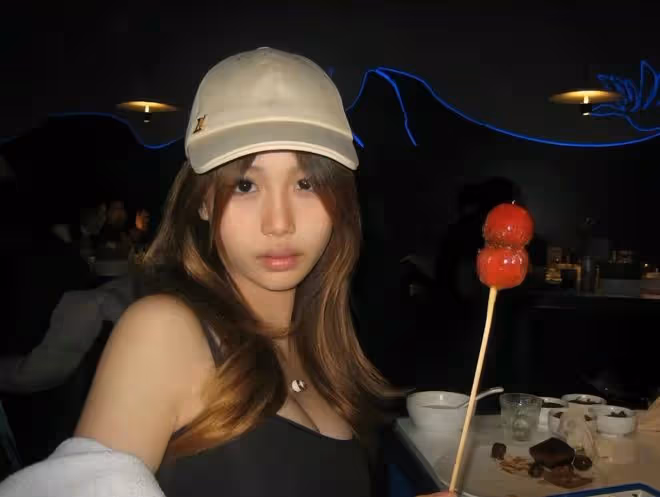 鍾麗緹小女兒近照，14歲考拉穿辣妹弔帶衫，染髮化妝精緻不輸媽媽