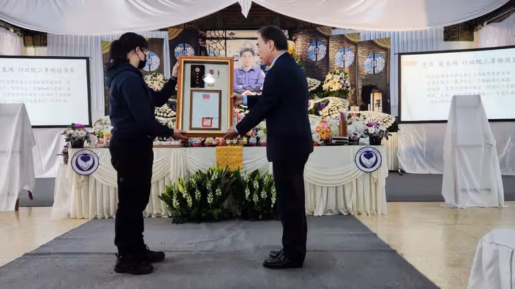 堅守值班台殉職！基隆警蘇昱鴻獲頒楷模獎　所長哽咽「再見了」