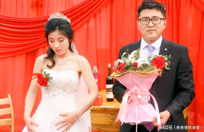 不遠千里參加發小的婚禮,結果他連飯都不管,我拉黑他錯了嗎?