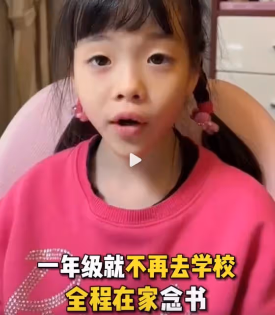 楊威自曝大瓜!雙胞胎女兒全程在家念書,所有課程都請了不同家教