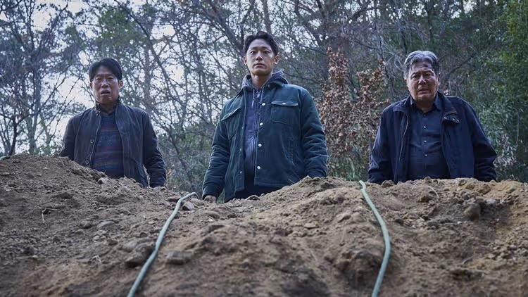 驚悚片《破墓》讓他們發情了　情侶電影院嘿咻還「放聲呻吟」