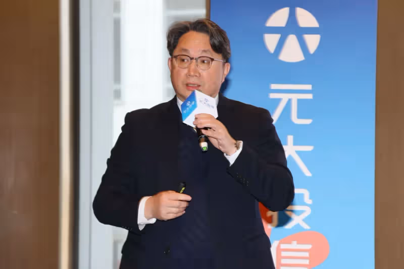 00940申購一天募645億　財經網美驚呆：我們都金字塔底層
