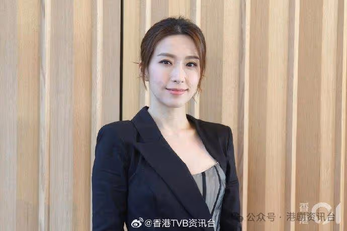 50歲TVB爆美人妻為老公站台！邀一眾好友支持開幕儀式