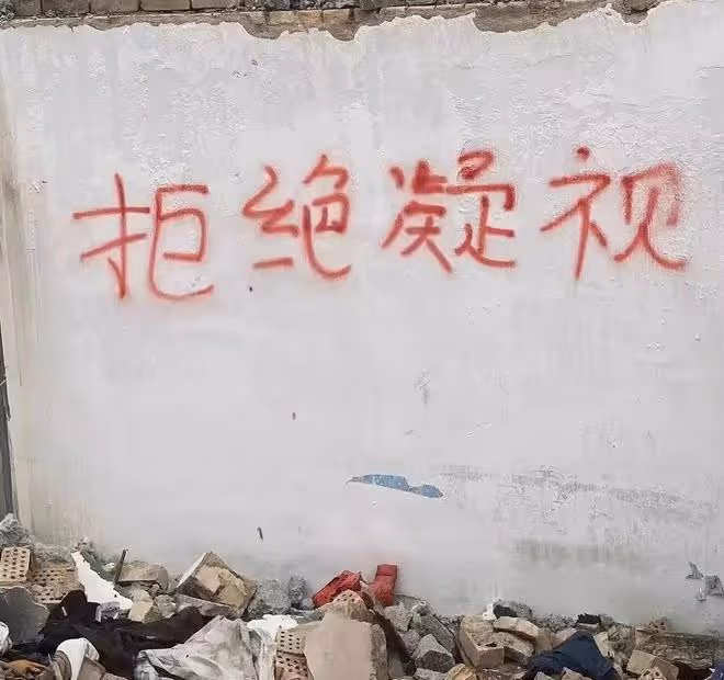 異性曖昧時，最撩人的技巧：「保持對視」