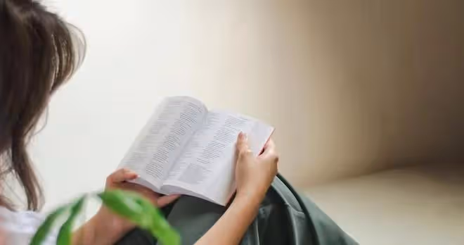異性曖昧時，最撩人的技巧：「保持對視」