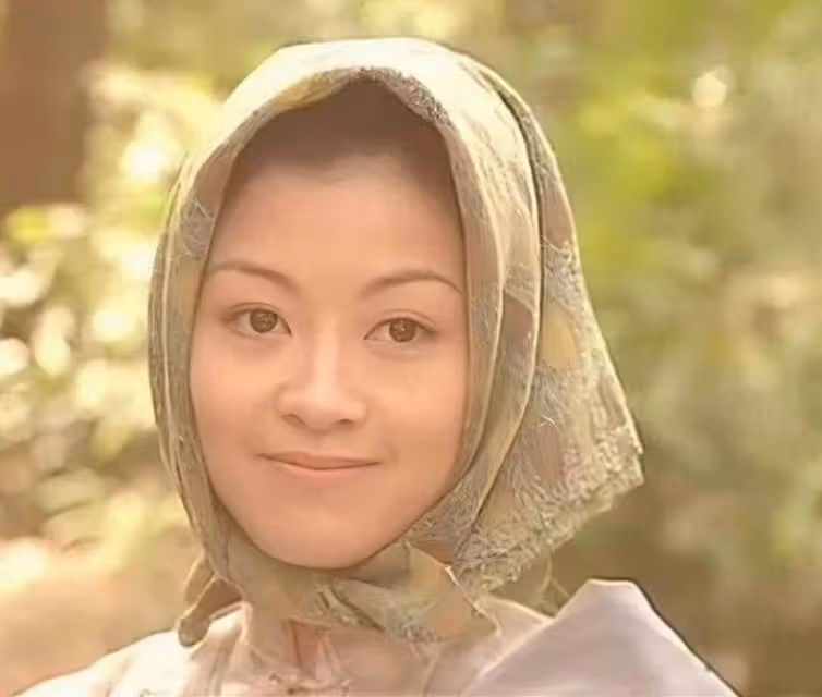 香港女星黃璦瑤突發疾病,緊急入院做手術,術後傷口裂開血流不止
