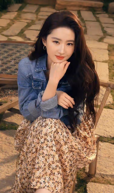 當36歲劉亦菲和20歲谷愛凌同框,一個美麗動人,一個颯爽幹練
