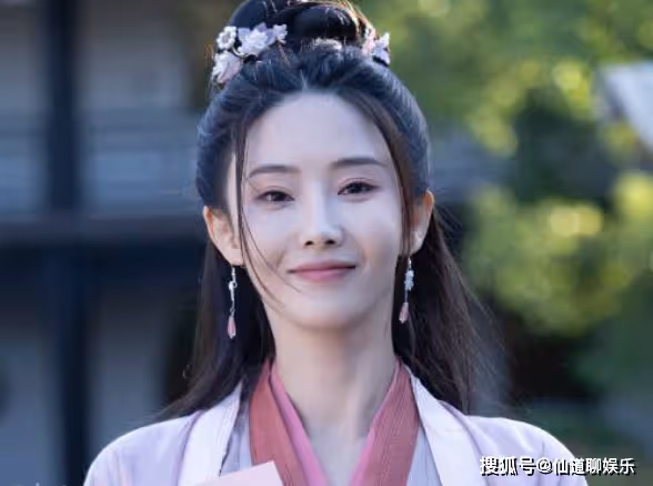 《與鳳行》情感迷局:睿王真愛難覓,王妃與小荷誰主沉浮?
