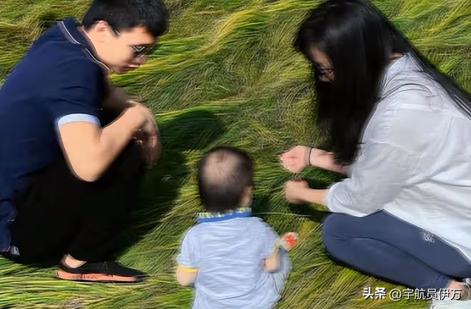 江西美女主持人,為丈夫放棄事業隨軍,如今部隊帶娃成人生贏家