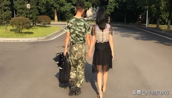 江西美女主持人,為丈夫放棄事業隨軍,如今部隊帶娃成人生贏家