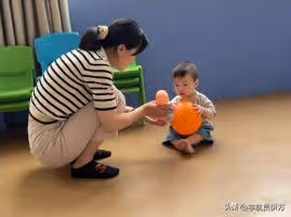 江西美女主持人,為丈夫放棄事業隨軍,如今部隊帶娃成人生贏家