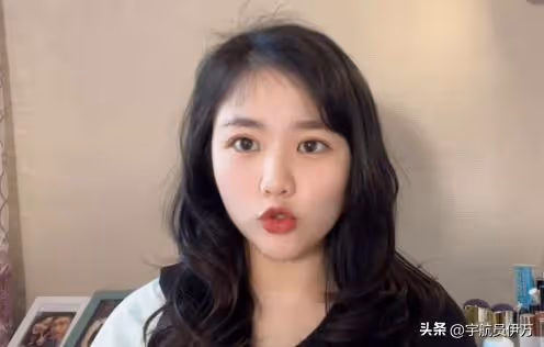 江西美女主持人,為丈夫放棄事業隨軍,如今部隊帶娃成人生贏家