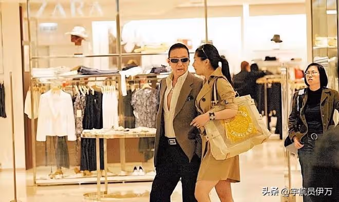 謝賢:31歲創辦公司,與小49歲女星戀愛,晚年獲影帝成人生贏家