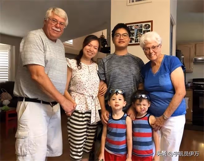 四川中專姑娘攜子嫁美國高材生,80歲婆婆幫帶娃,如今成人生贏家