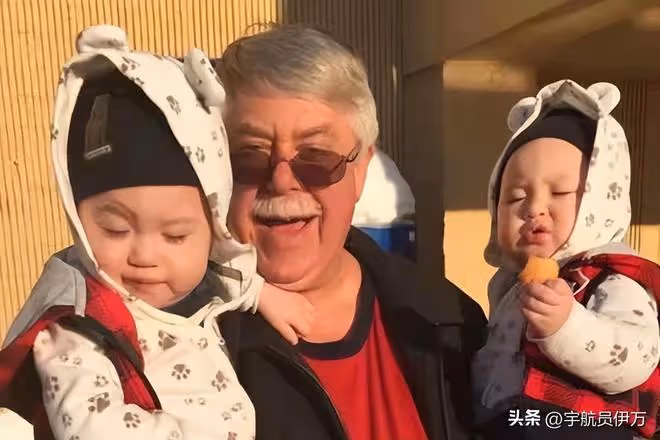 四川中專姑娘攜子嫁美國高材生,80歲婆婆幫帶娃,如今成人生贏家