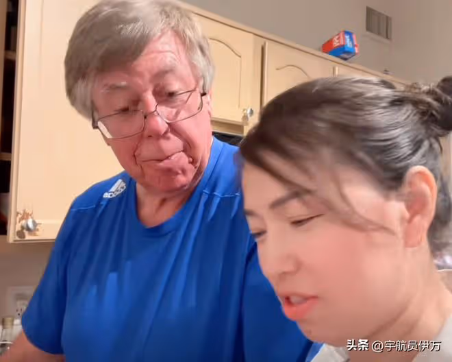 四川中專姑娘攜子嫁美國高材生,80歲婆婆幫帶娃,如今成人生贏家