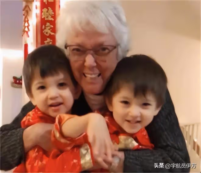 四川中專姑娘攜子嫁美國高材生,80歲婆婆幫帶娃,如今成人生贏家