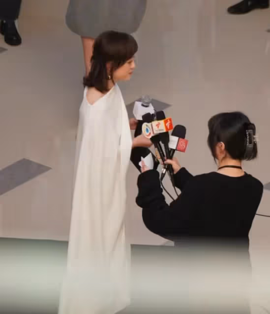 孫儷顏值回春了!留長發妝造大變,靈動十足如年輕10歲!