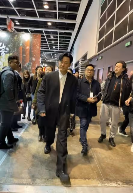 林峰一家3口被偶遇,張馨月穿搭被嘲土氣,3歲女兒正面曝光像爸爸