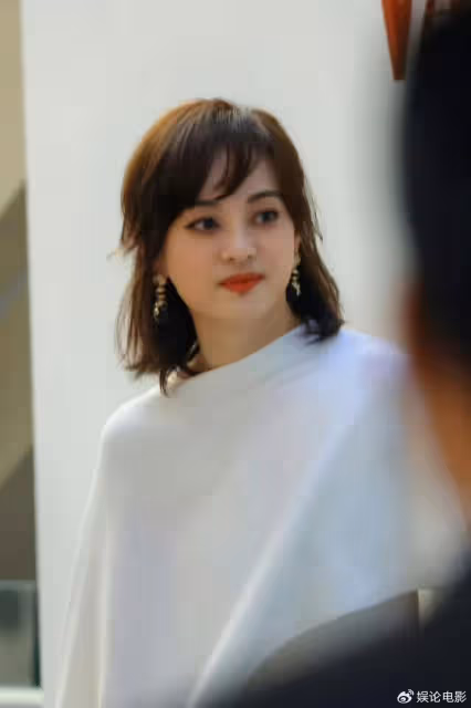 孫儷現身活動，留著長發，網友說顏值回春