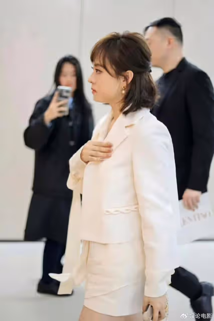 孫儷現身活動，留著長發，網友說顏值回春
