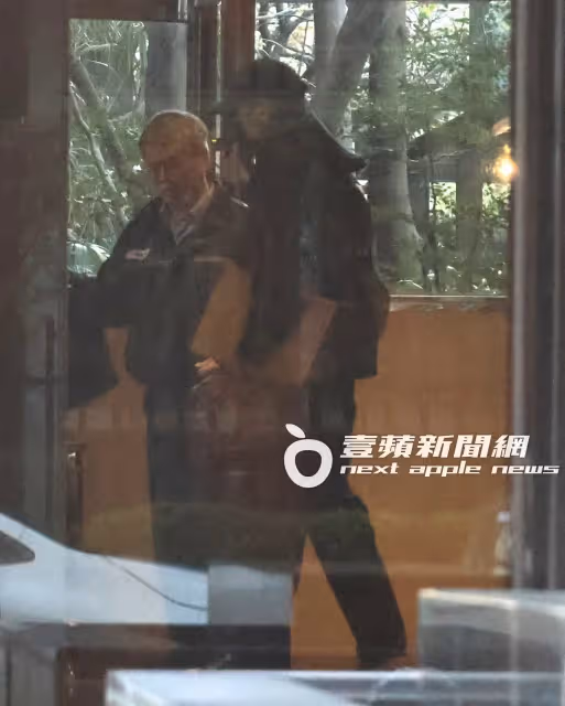 狗仔直擊｜高圓圓合體趙又廷放閃婆婆壽宴　趙樹海歪腰逗孫女
