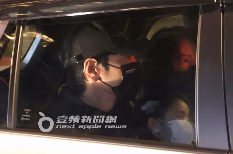 狗仔直擊｜高圓圓合體趙又廷放閃婆婆壽宴　趙樹海歪腰逗孫女