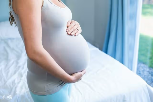 月子期間婆婆「頓頓雞湯不重複」,某天我妹妹到廚房盛飯,回來後「我堅決離婚」….
