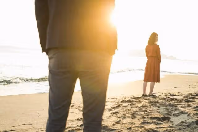 那年閨蜜看不上窮當兵的！介紹給我「相親成功」於是結婚　11年後「我發了一條朋友圈動態」卻引來她的不悅