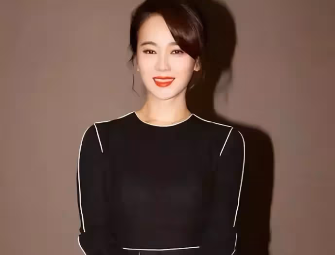 「風流成性」的左小青:緋聞不斷,如今仍靠身材吸睛