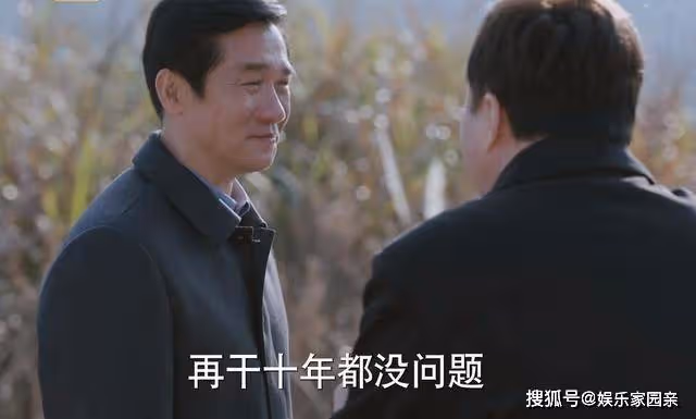 《江河日上》幹事必擺拍,朱天才的張揚,把形式化官場演活了