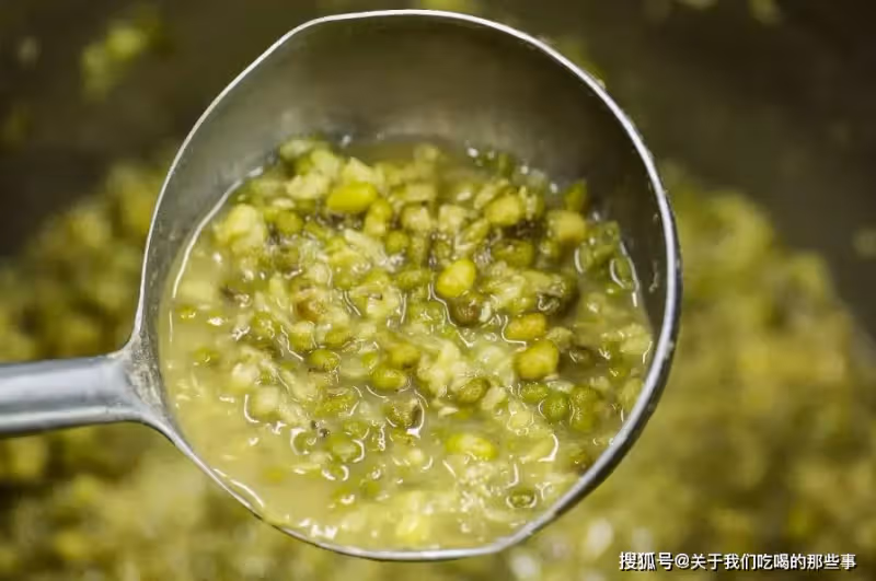 煮綠豆湯,不要直接下鍋煮,教你1招,5分鐘開花,軟爛起沙不發紅