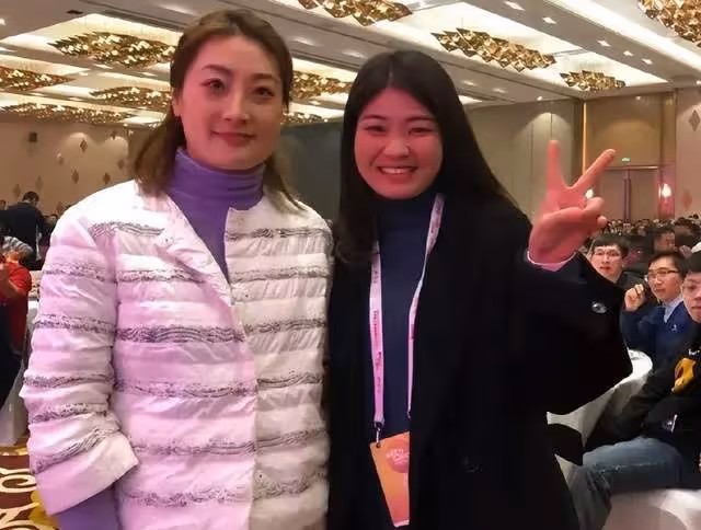 章澤天調侃宗馥莉:去你公司上班年薪多少?宗馥莉的回應超好笑