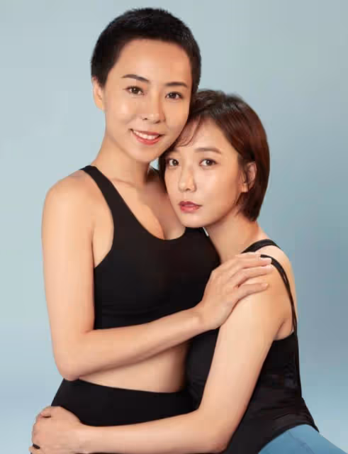 妹妹是當紅演員,姐姐是春晚姐,可很少有人知道兩人是親姐妹