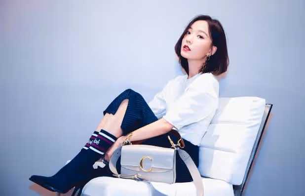 妹妹是當紅演員,姐姐是春晚姐,可很少有人知道兩人是親姐妹
