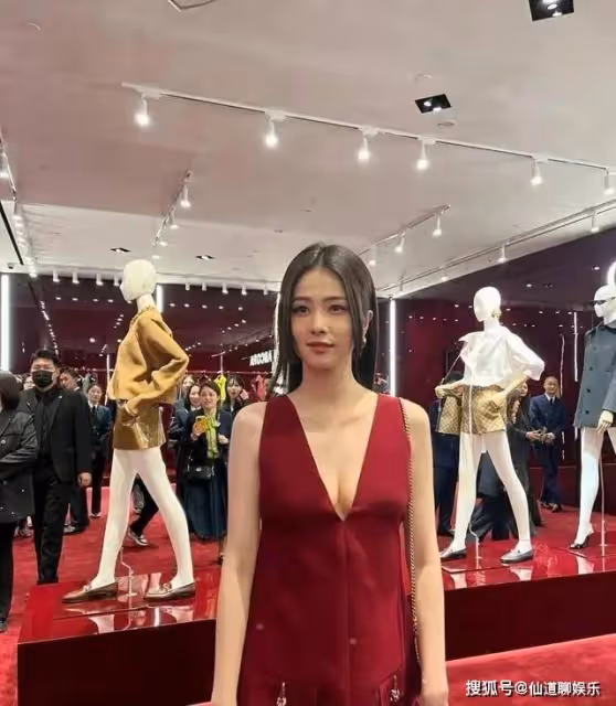 Gucci晚宴:倪妮冷艷高貴,白鹿豐滿有料,莫文蔚王楚然美腿吸睛