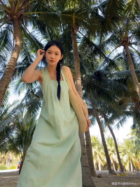 178cm 極品尤物女神時尚穿搭:淺綠韻律,優雅翩然